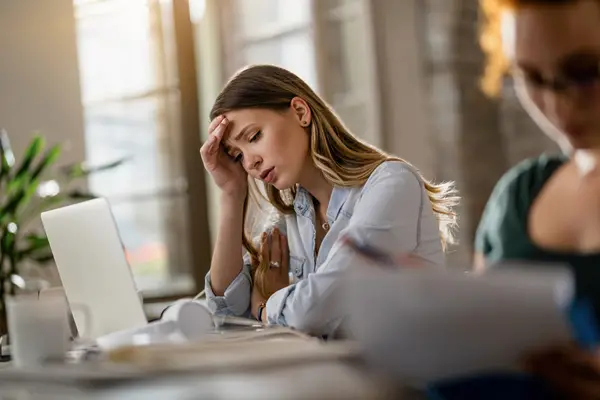Intermittent breaks from screens can relieve headache discomfort.