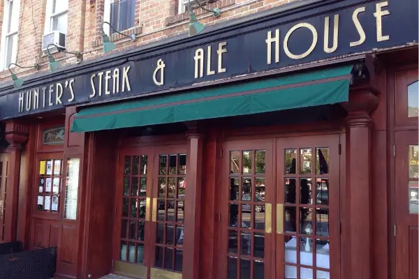 Hunter's Steak & Ale House is a casual classic steakhouse in Brooklyn.